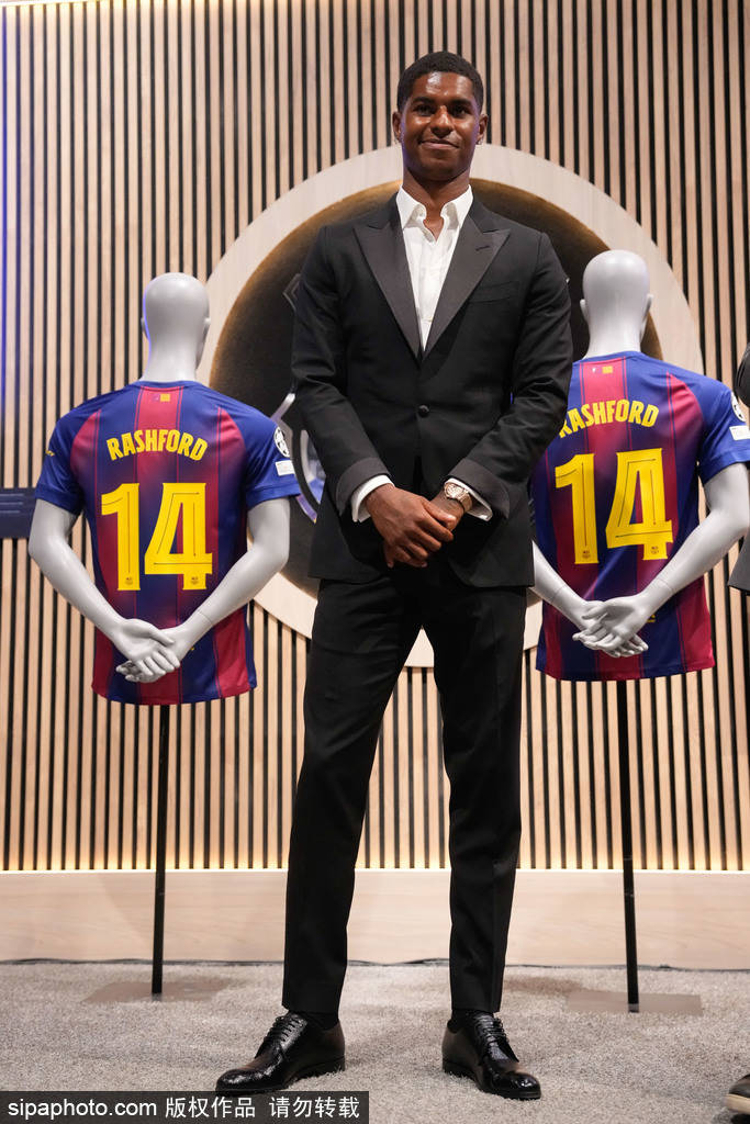 曼联转会梦碎：巴萨中场洛佩斯誓言留队